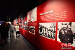 （抗战胜利80周年）福建省纪念中国人民抗日战争暨世界反法西斯战争胜利80周年文献展吸引民众
